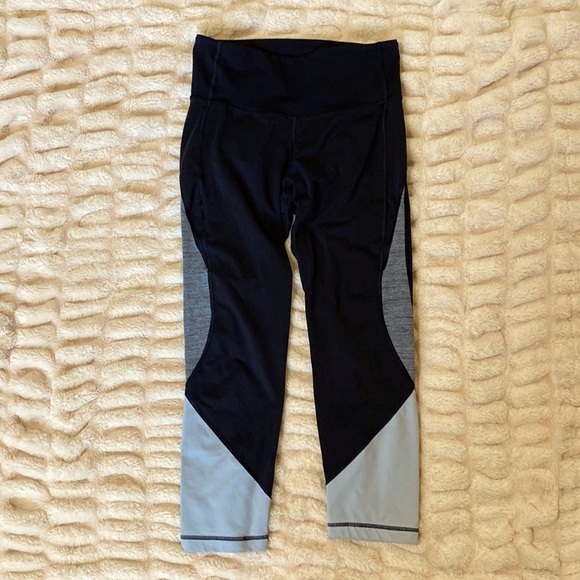 Old Navy two-tone leggings. - Picture 4 of 4